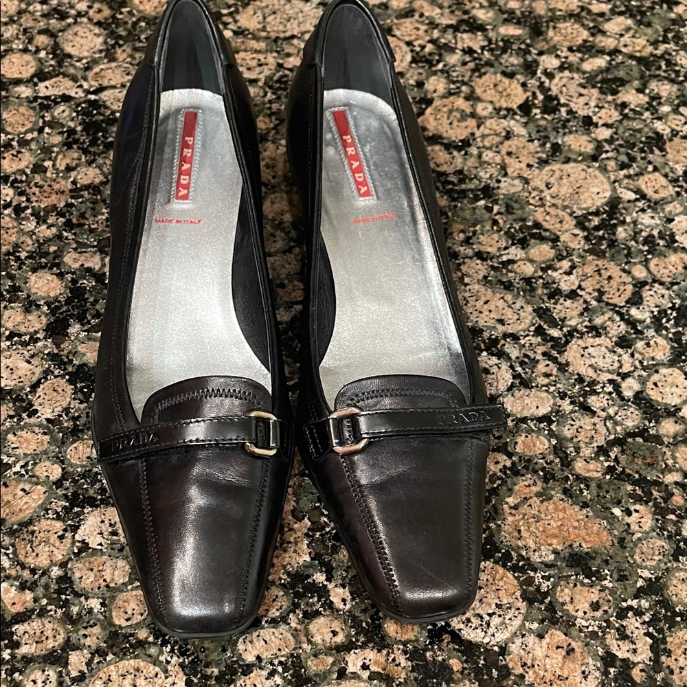 Prada Vintage Elegant Black Leather kitty heels.Mom wore them once. - Picture 11 of 14